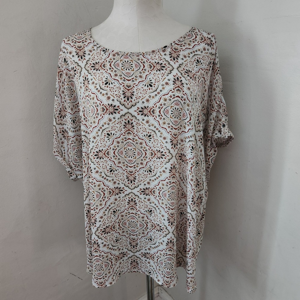 Maurices Medallion Tile Print Blouse 3X Plus Size Terracotta‎ Back Zip Top